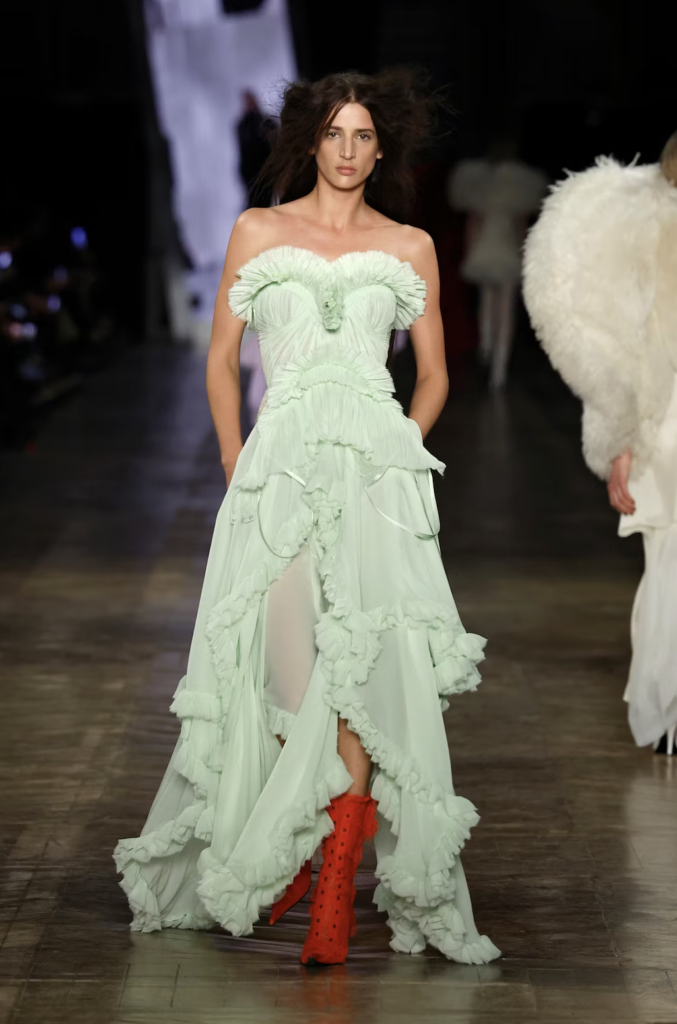 Alexander McQueen Fall 2025: Sean McGirr’s Darkly Opulent Neo-Dandy ...