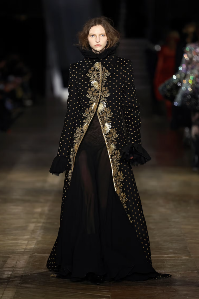 Alexander McQueen Fall 2025: Sean McGirr’s Darkly Opulent Neo-Dandy ...