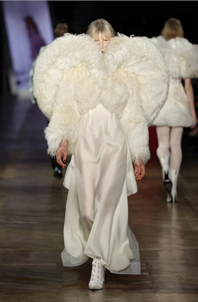 Alexander McQueen Fall 2025: Sean McGirr’s Darkly Opulent Neo-Dandy ...
