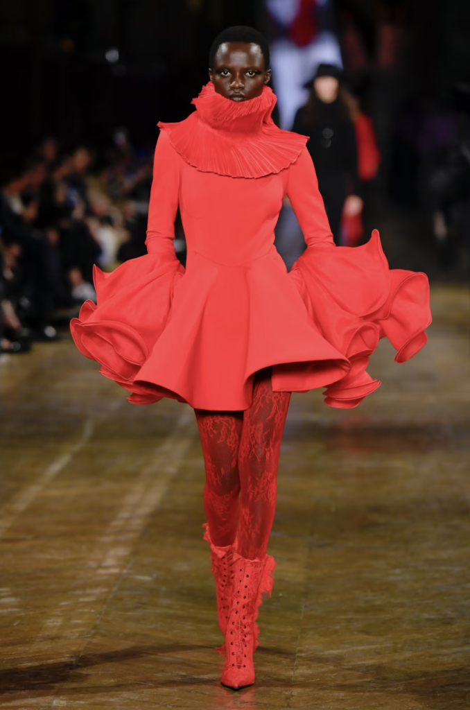 Alexander McQueen Fall 2025: Sean McGirr’s Darkly Opulent Neo-Dandy ...