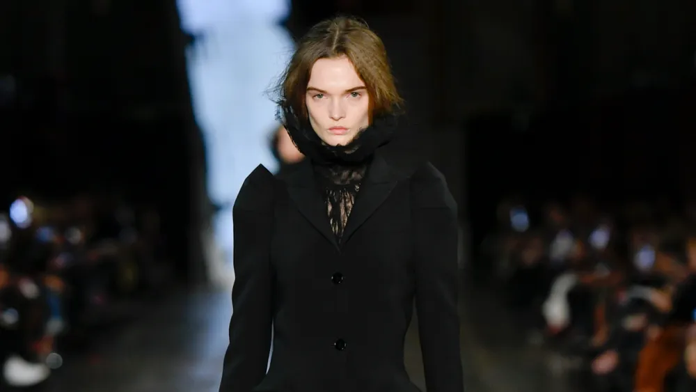 Alexander McQueen Fall 2025: Sean McGirr’s Darkly Opulent Neo-Dandy