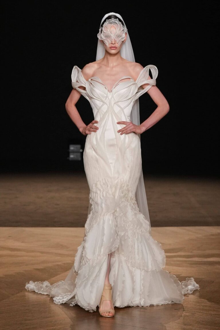 Iris van Herpen Fall 2025 Couture: When Fashion Breathes, Grows, and ...