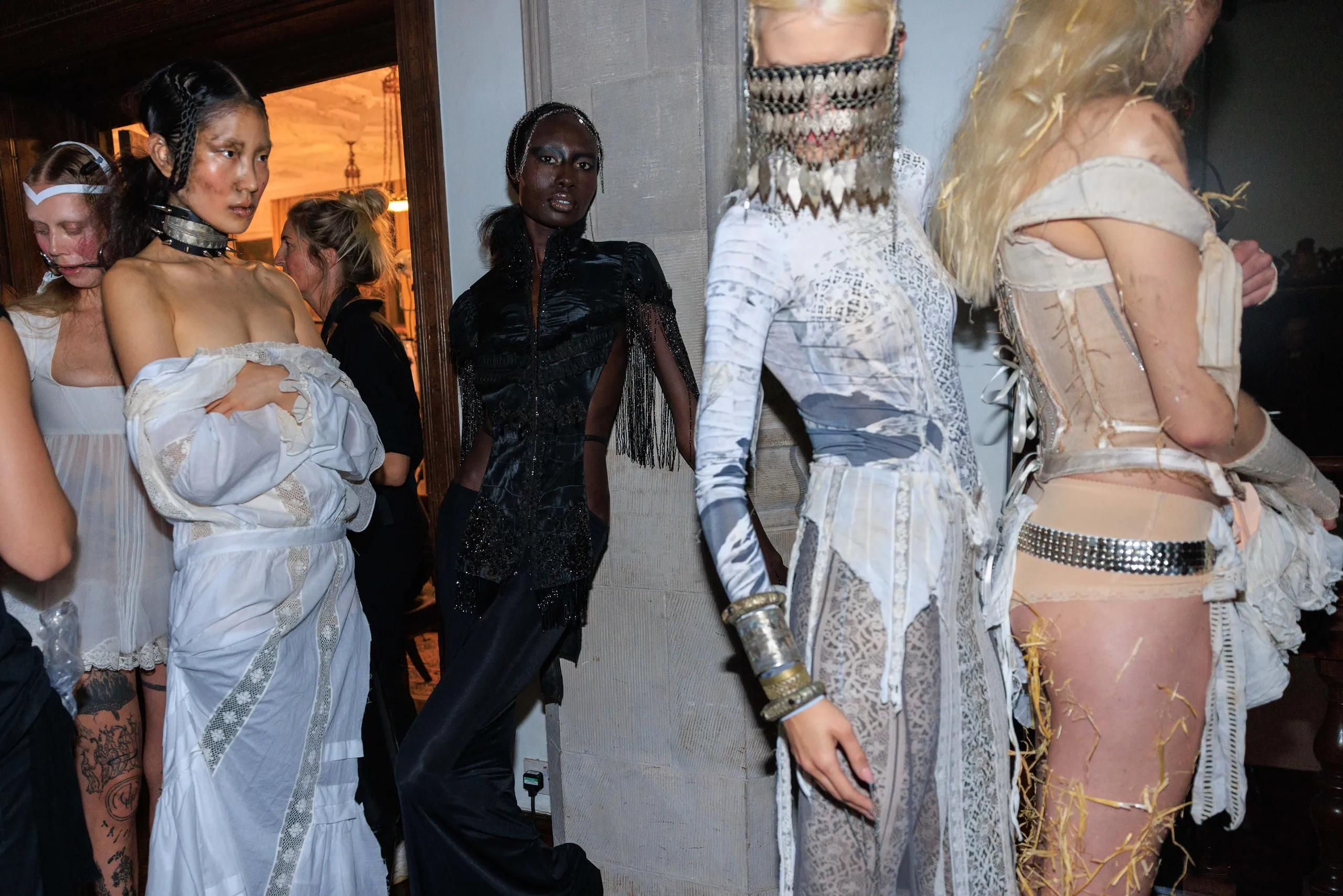 Dilara Fındıkoğlu SS26 Ready-to-Wear: “Cage of Innocence”